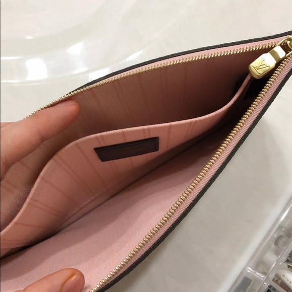 *SOLD*Louis Vuitton Pouch/Clutch/Wristlet - Picture 3 of 3